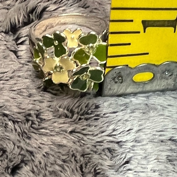 Vintage Sterling Silver Peridot Clover Ring - Picture 7 of 7